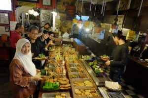 cafe tiga tjeret slamet riyadi